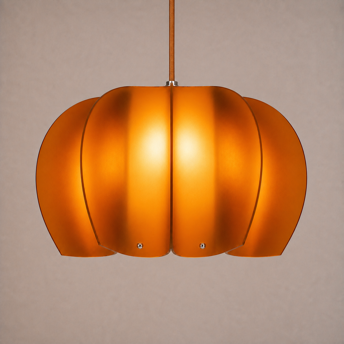 Détail de suspension PÉTALE orange