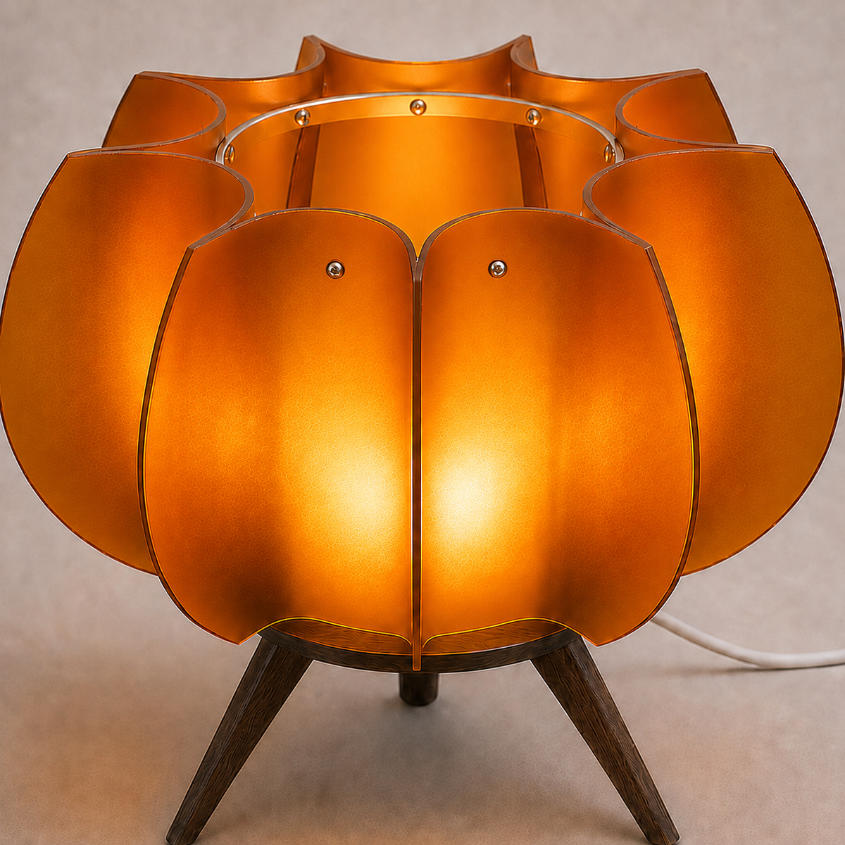 Détail de lampe de table PÉTALE orange